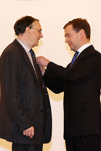 Файл:Dmitry Medvedev 12 June 2008-9.jpg