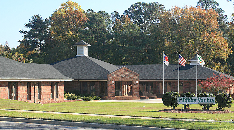Файл:Fuquay-Varina town hall.jpg
