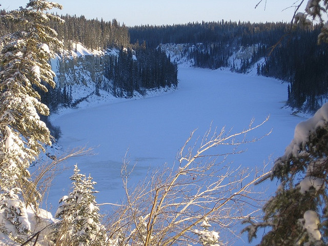 Файл:Looking downstream Hay River from Alexandra Falls.jpg