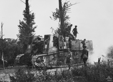 Файл:Gun Carrier Miraumont August 1918 AWM H04522.jpeg