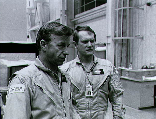 Файл:STS-6 - Weitz i Bobko. S82-41374.jpg
