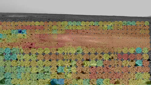 Композиционное изображение от Mini-TES марсохода «Спирит» в кратере Гусева. Чем краснее оттенок, тем выше температура, а чем синее, тем соответственно холоднее