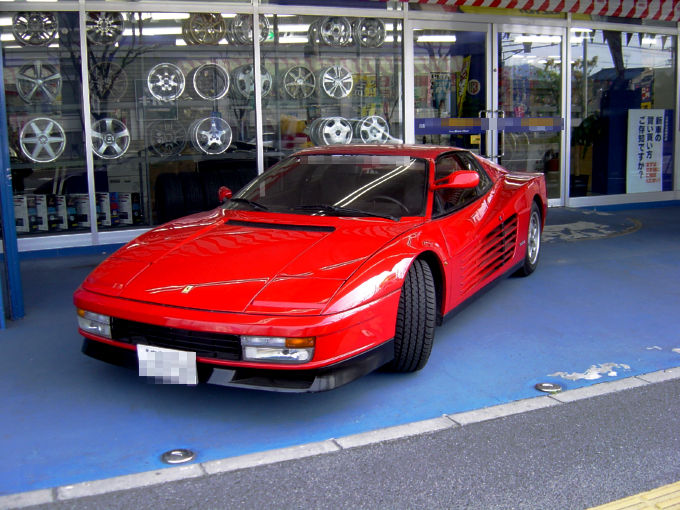 Файл:Ferrari-TESTAROSSA-01.jpg