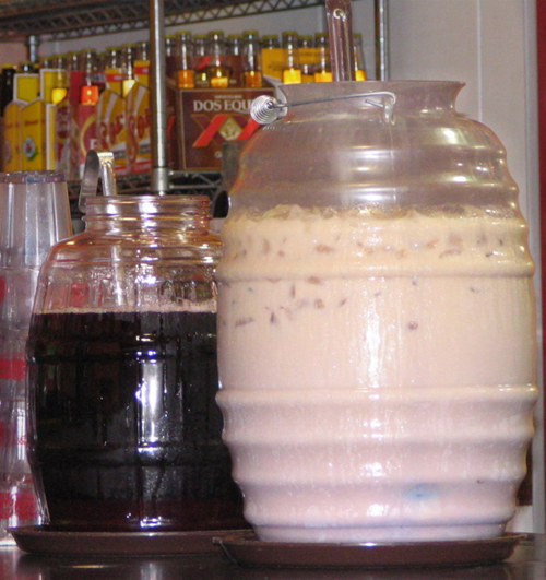 Файл:ManekiNeko horchata jar.jpg