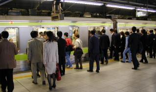 Файл:Yamanote line train.jpg