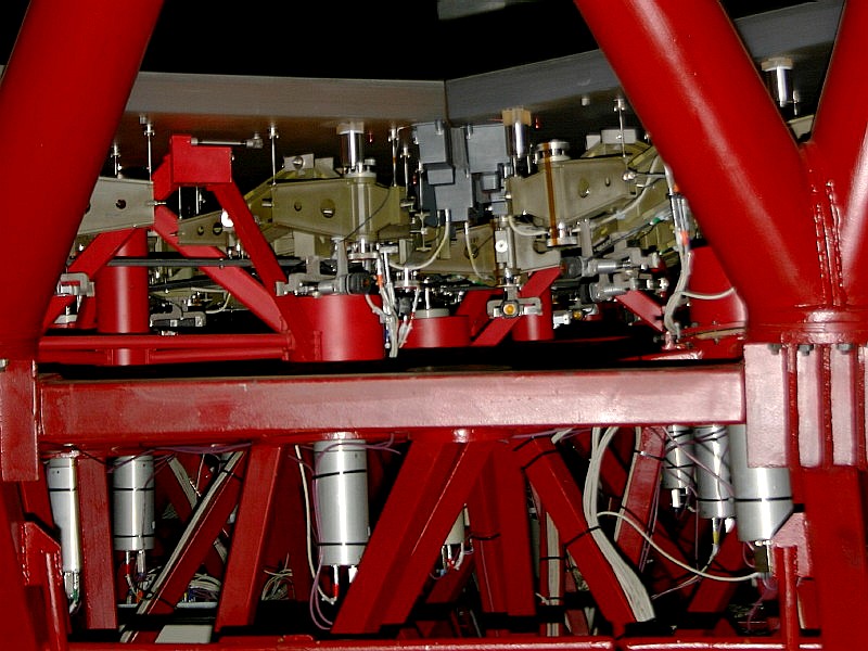 Файл:GTC Active Optics Acutators.jpg