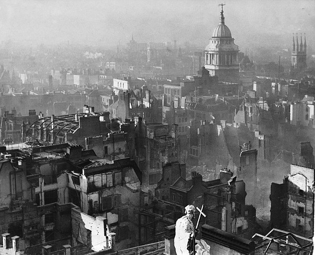 Файл:View from St Paul's Cathedral after the Blitz.jpg