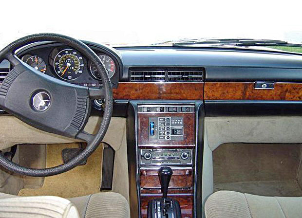 Файл:450SEL6.9 dash.jpg