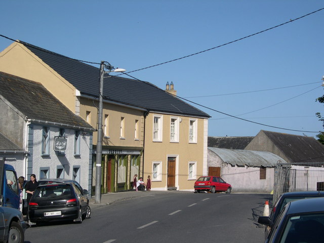 Файл:Main Street Bunmahon - geograph.org.uk - 708592.jpg