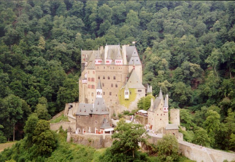 Файл:Burg Eltz 2.jpg