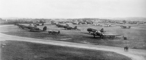 Файл:C-47s-exeter-dday.jpg