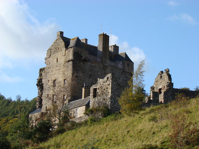 Файл:Neidpath Castle near Peebles - geograph.org.uk - 1632034.jpg