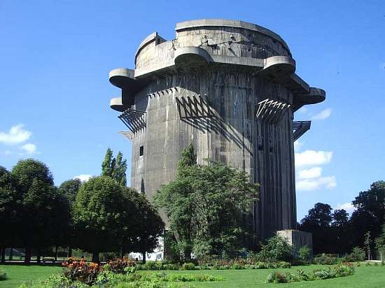 Файл:Runder Flakturm Augarten.jpg