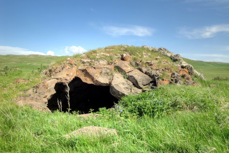 Файл:Cave Surb.jpg