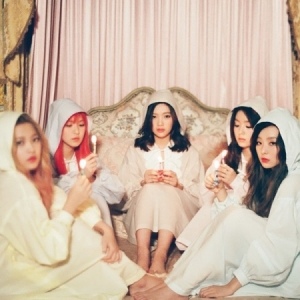 Обложка альбома Red Velvet «The Velvet» (2016)