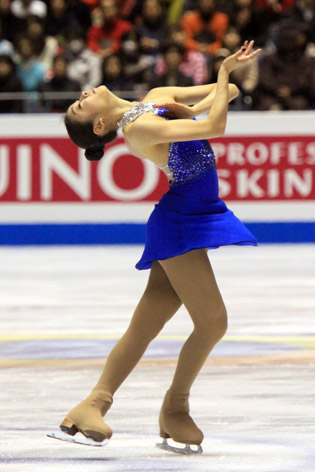 Файл:Kim 2009 GPF FS upright spin variation.jpg