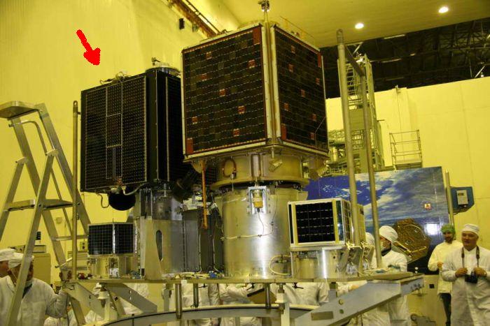 Файл:EgyptSat-1 SaudiSat-3 satellite cluster.jpg