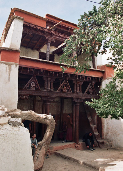 Файл:Alchi01Sumtsek.jpg