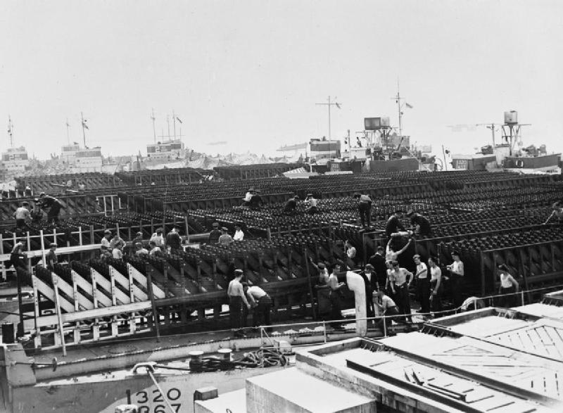 Файл:Loading landing craft rocket WWII IWM A 23729.jpg