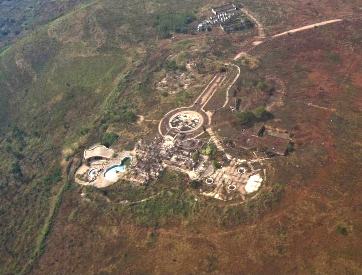 Файл:Gbadolite mobutu palace site.jpg
