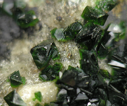 Файл:Libethenite-245668.jpg