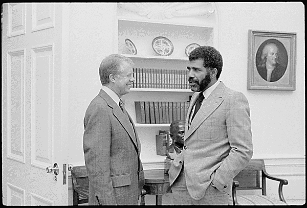 Файл:Jimmy Carter and Ed Bradley 1978.gif