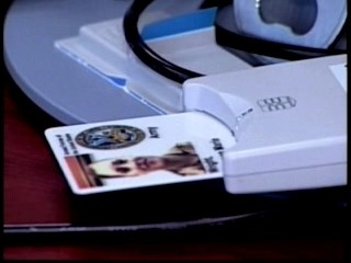 Файл:American Military ID Card scanner.jpg