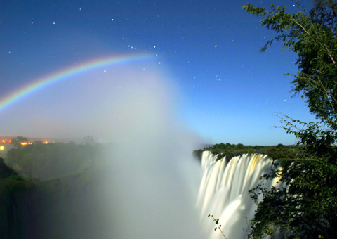 Файл:LunarRainbowVicFalls small.jpg