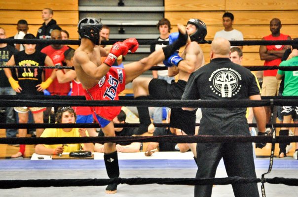 Файл:Muay thai front kick.jpg