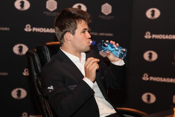 Файл:World Chess Championship 2016 Game 5 - 6.jpg