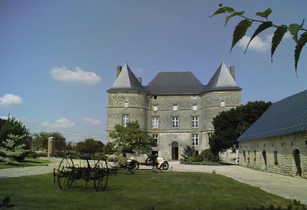 Файл:Doumely chateau.jpg