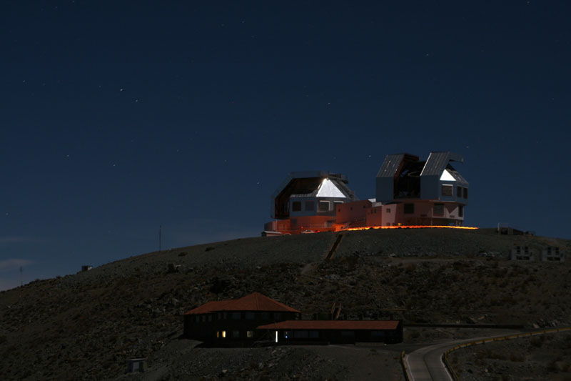 Файл:Magellan telescopes.jpg