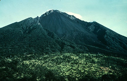 Файл:Manam volcano.jpg