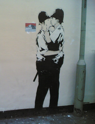Файл:Banksy Kissing Policemen-cropped.jpg