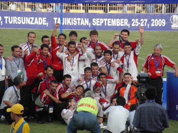 Файл:Regar celebrates.jpg