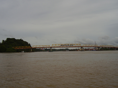 Файл:Mahakam bridge.jpg