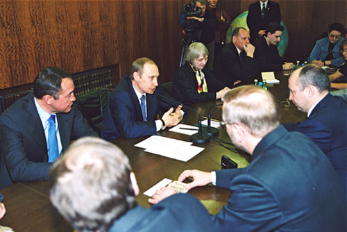 Файл:Vladimir Putin 13 March 2002-1.jpg