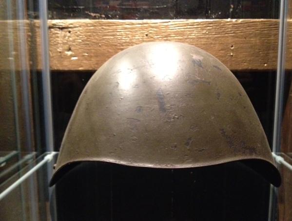 Файл:Greek helmet front.jpg