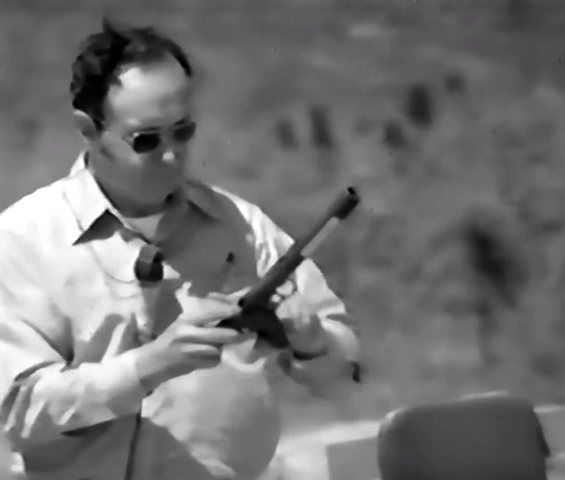 Файл:Loading the Welrod gun.jpg