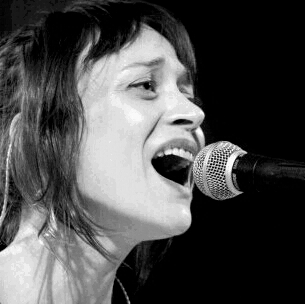 Файл:Fiona Apple 2012.png