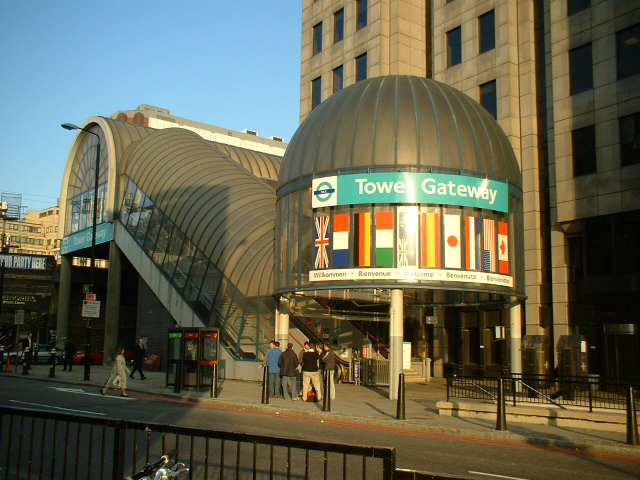 Файл:DLR tower gateway.jpg