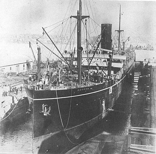 Файл:SS Berrima in build at Caird and Co in 1913.jpg