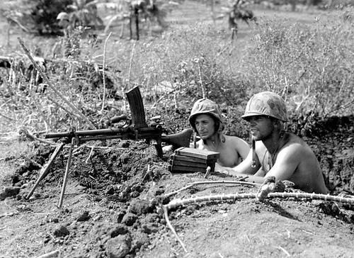 Файл:Marines with captured Type 96.jpg