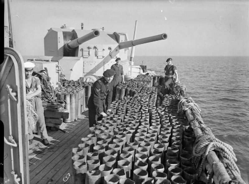 Файл:HMS Sirius guns.jpg