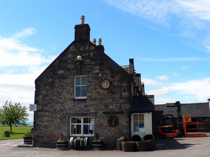 Файл:Scotland Alness Dalmore Distillery.jpg