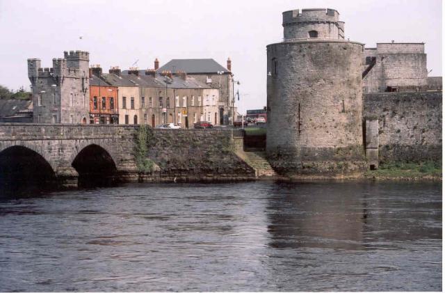 Файл:StJohnsCastleLimerick.jpg