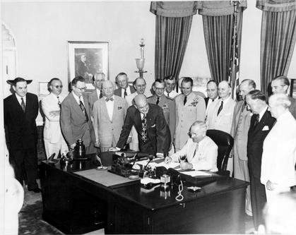 Файл:Truman signing National Security Act Amendment of 1949.jpg