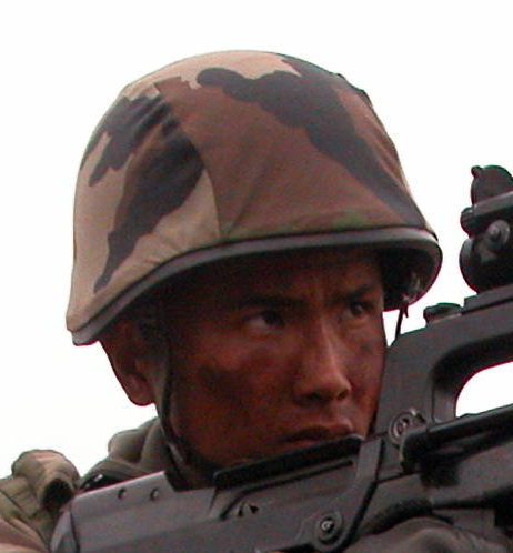 Файл:FAMAS Infanterie 2REI (cropped).jpg
