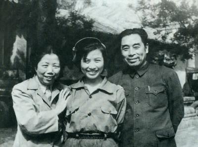 Файл:Zhou Enlai family.jpg