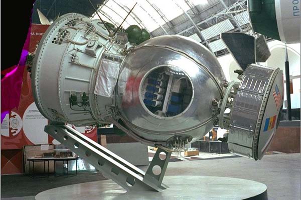 Файл:Bion spacecraft original.jpg